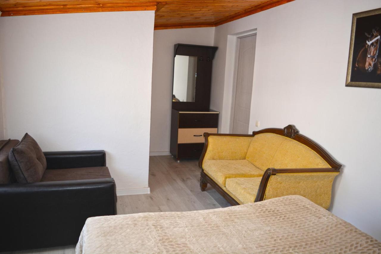 Guesthouse Of Manoni Ratiani Mestia Exterior foto