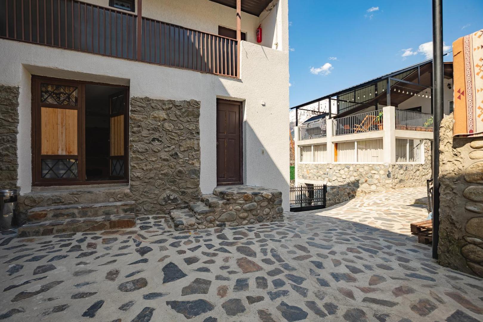 Guesthouse Of Manoni Ratiani Mestia Exterior foto